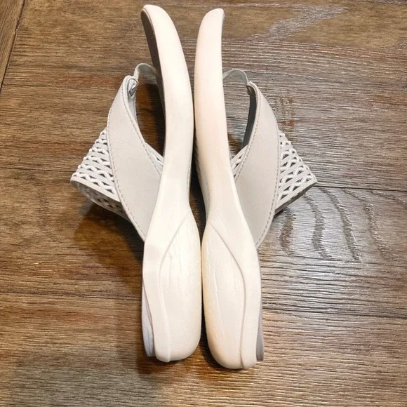 Bzees Cabana Women's Thong Sandals‎ Walking Comfort Gray Size 9.5M - Picture 6 of 9